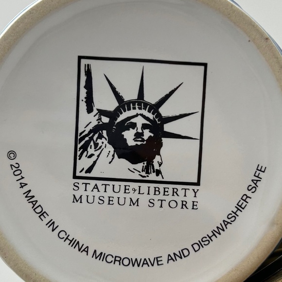 Statue of Liberty 2014 Souvenir Mug, New York Skyline, Ceramic 3-D Embossed EUC - Picture 6 of 6